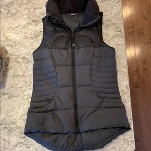 Lululemon black vest size 6